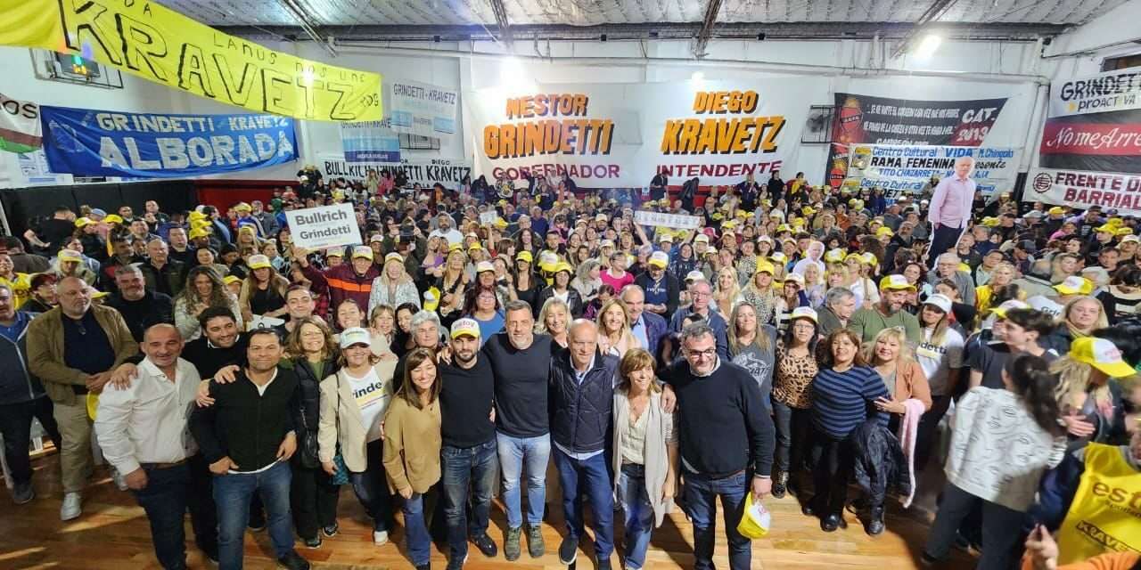 Junto a Kravetz, Grindetti afirmó: “El domingo vayamos a defender con mucha convicción y fuerza la boleta del cambio”