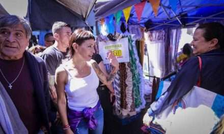 Este sábado, Mayra visitó la Feria de Solano y dialogó con vecinos y comerciantes