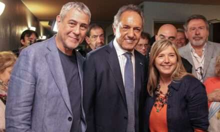 Ferraresi acompañó a Daniel Scioli en la presentación de su nuevo libro sobre diplomacia