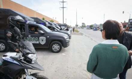 Mayra Mendoza en el nuevo destacamento policial de Quilmes Oeste y presenció un operativo