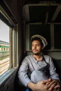 Pakistán: En un tren vestido con ropa típica Pakistaní camino a la frontera con Afganistán