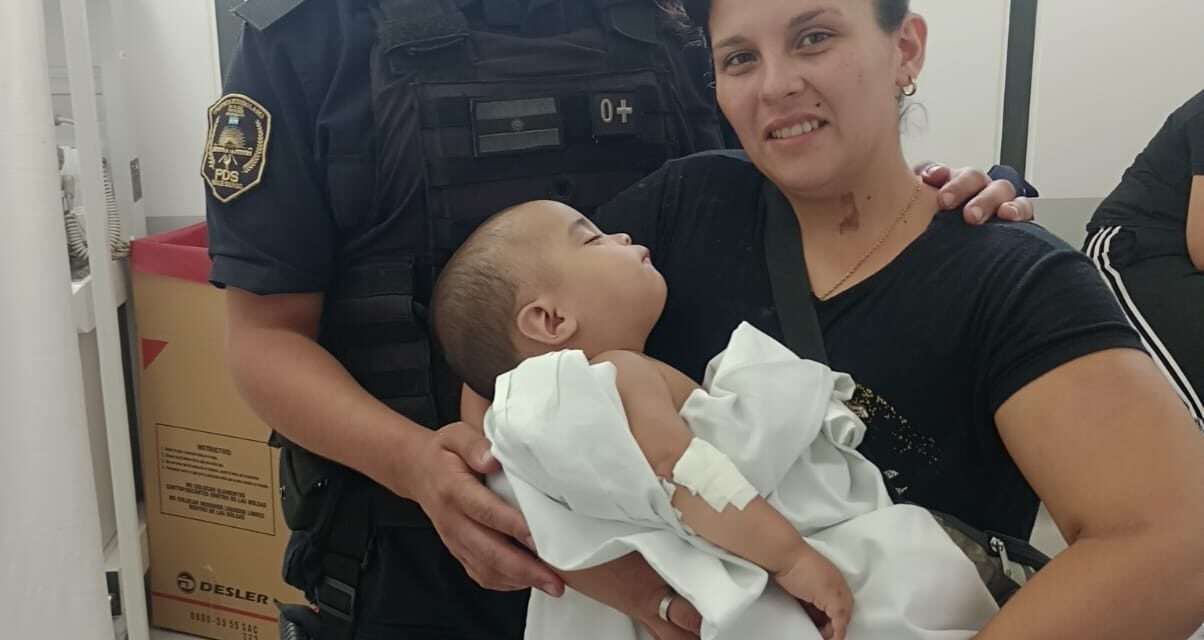 En Quilmes, un oficial de la Bonaerense le salvó la vida a un bebé