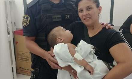 En Quilmes, un oficial de la Bonaerense le salvó la vida a un bebé