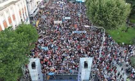 Avellanedazo | Una multitud encabezada por Ferraresi dijo: "La Patria No se vende"
