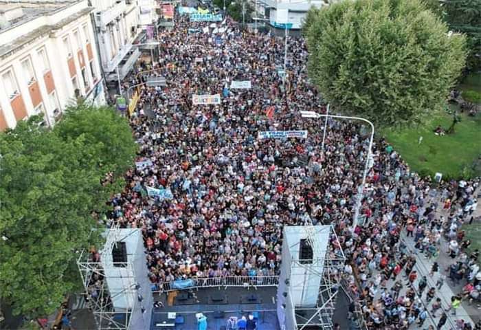 Avellanedazo | Una multitud encabezada por Ferraresi dijo: "La Patria No se vende"