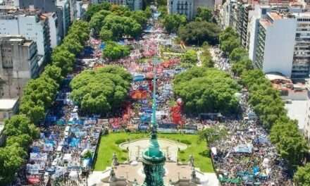 Juntos pero separados: Mayra y Ferraresi participaron de la marcha de la CGT, pero cada uno por su lado