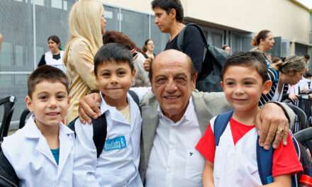 Mussi inició el ciclo lectivo 2024 en escuelas públicas de Berazategui