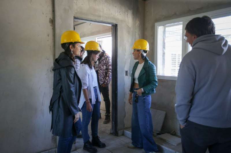 Mayra, funcionarios provinciales y el BID supervisaron la obra del nuevo Centro Comunitario de Salud Mental