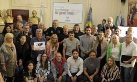 “Islas Malvinas Argentinas”, así se bautizó a la sala de sesiones del HCD Lanús