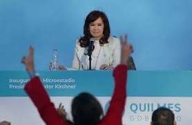 CFK fuerte contra el plan económico de Milei, y planteando una fumata blanca interna
