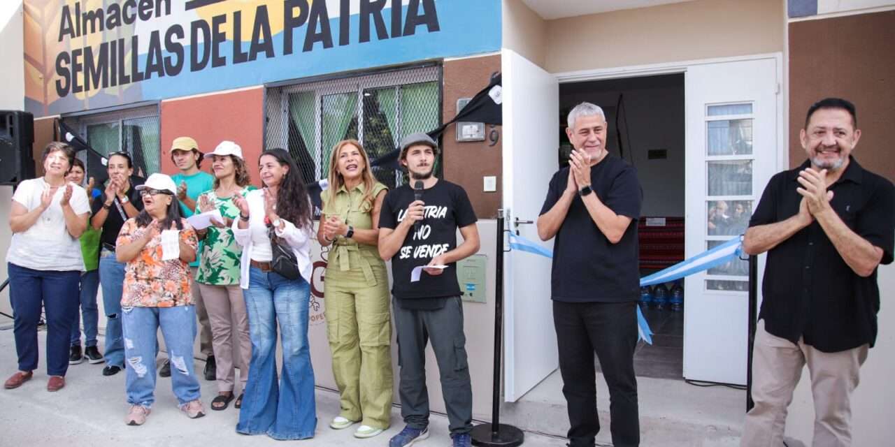 Ferraresi reinauguró una plaza en Barrio Azul