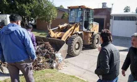 Mayra supervisó el operativo integral de bacheo y limpieza en Ezpeleta