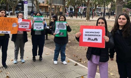 Instituciones de Quilmes en la masiva protesta por la desregulación de las personas con discapacidad