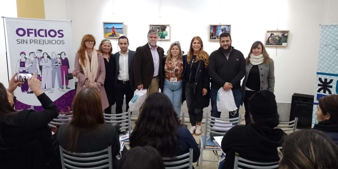 “Oficios sin prejuicios”, se inauguró una muestra de arte con perspectiva de género en la UTN Avellaneda