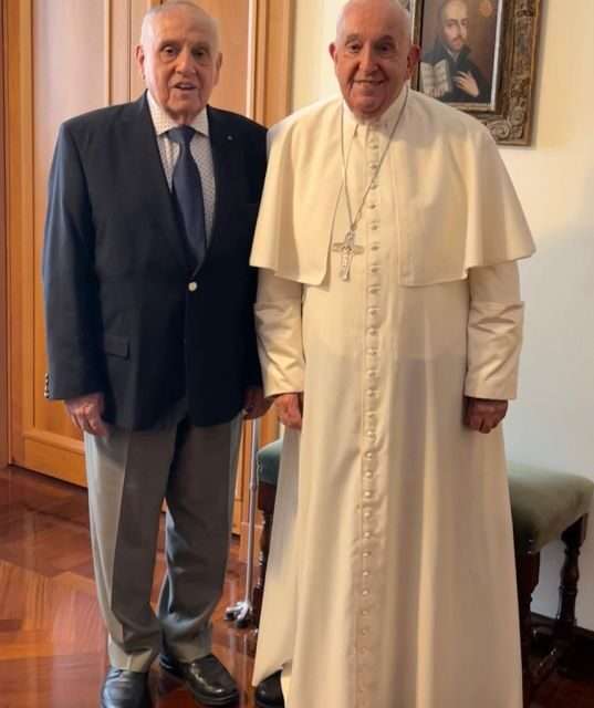 El Papa con el quilmeño Custer