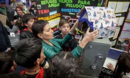 Mayra acompañó a estudiantes que participaron de la 16 edición de la Feria de Educación, Arte, Ciencia y Tecnología