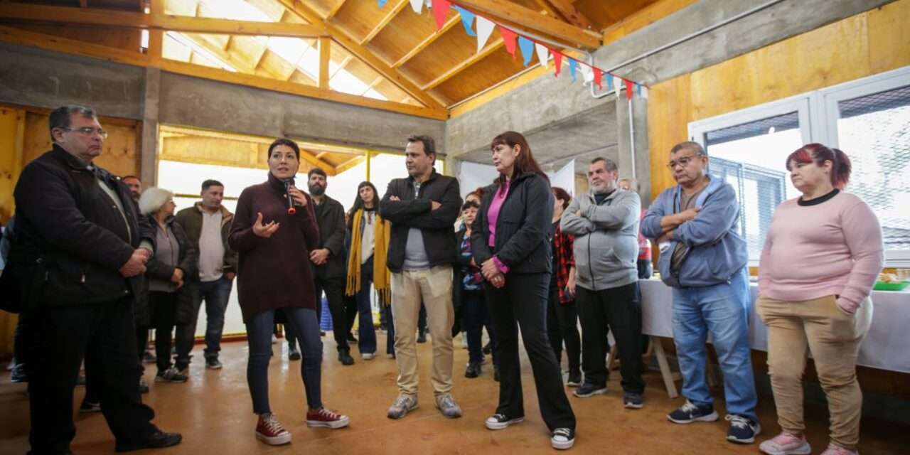 Mayra y el Obispo de Quilmes, juntos en la inauguración del nuevo Centro Comunitario San Francisco de Asís
