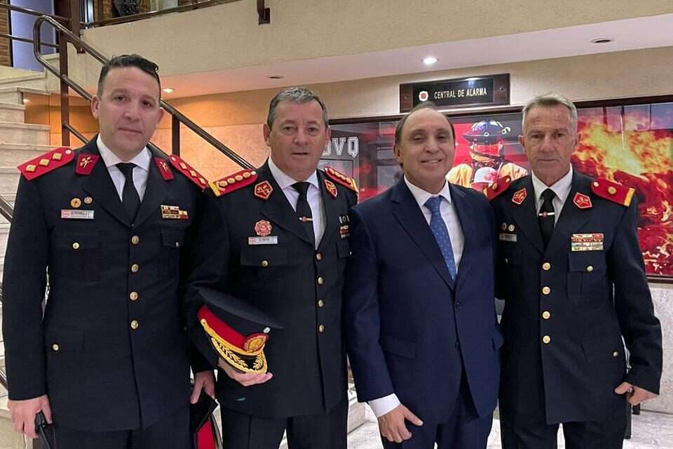 Julio César Nieto presente en la celebración del Día del Bombero Voluntario Argentino en Quilmes Centro