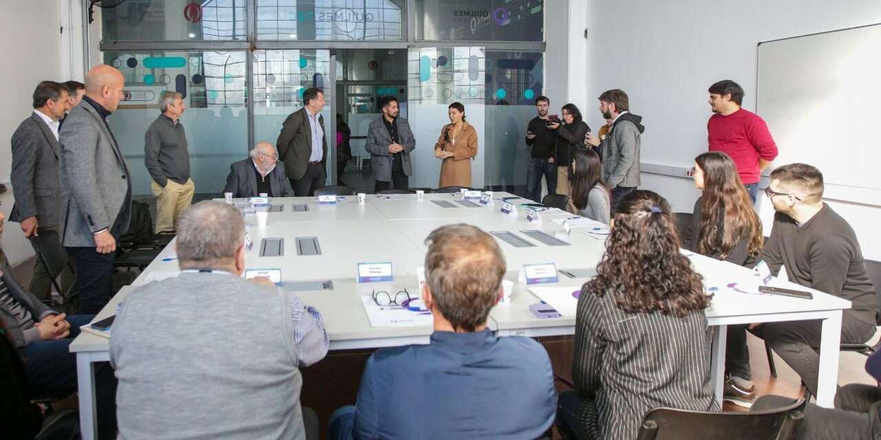 Mayra se reunió con metalúrgicos y firmó un compromiso con la Asociación de Industriales del sector