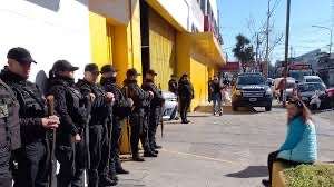 Allanaron 2 Outlets en Quilmes por falsificación de ropa: El de Yrigoyen y el de Avenida La Plata