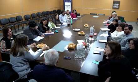 Reunión de trabajo entre autoridades universitarias para la planificación de políticas académicas