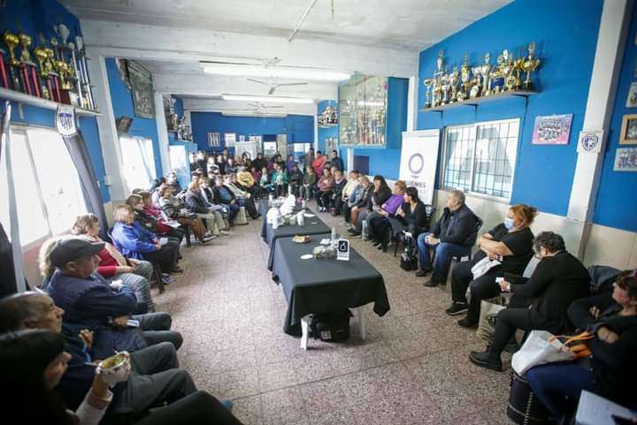 "Encuentros Mate y Debate": Mayra dialogó con vecinos en la Sociedad de Fomento 2 Avenidas