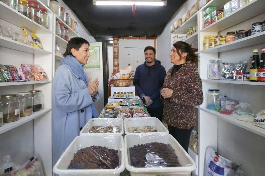 Mayra visitó a una vecina y comerciante de Bernal Oeste: "Siempre que hay una cuestión de microemprendedores, voy yo"