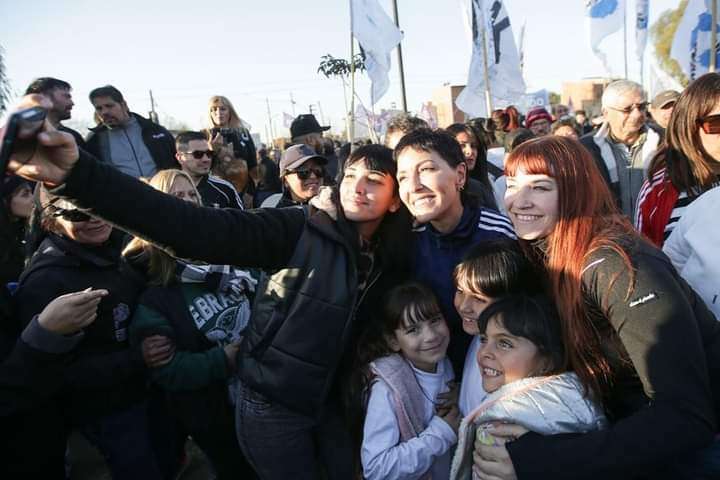 Con mensajes internos también, Mayra señaló que "desde el primer día nos propusimos llevar dignidad a cada uno de los rincones de nuestro querido Quilmes”