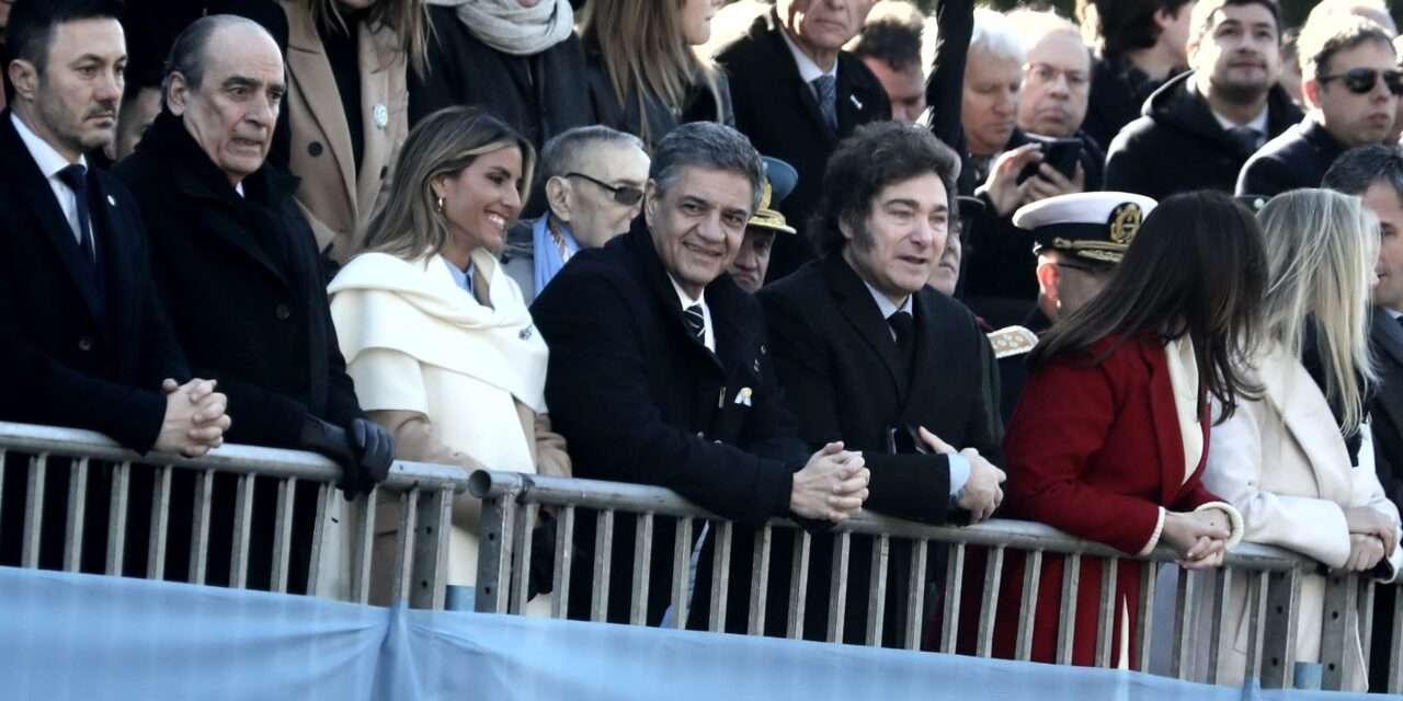 Junto al Presidente, Jorge Macri participó del desfile militar para celebrar el Día de la Independencia