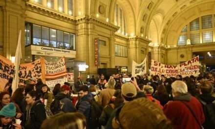 Trabajadores del Roca y usuarios reclamaron contra la privatización de Trenes Argentinos