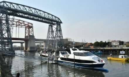 Con el primer catamarán Puerto Madero - La Boca, el Riachuelo volvió a ser navegable tras su saneamiento