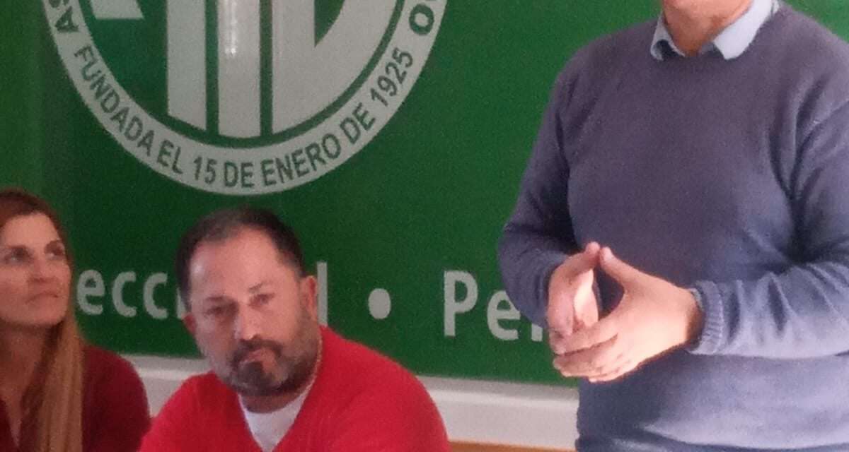 Claudio Arévalo, titular de ATE bonaerense, no para de caminar la Provincia