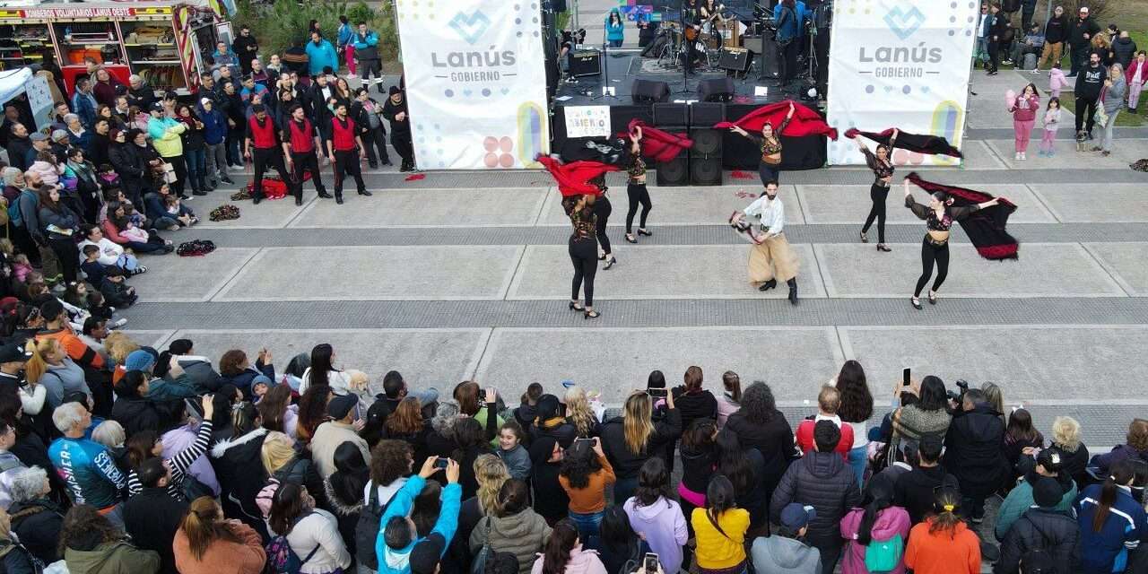 Con gran concurrencia, Lanús Gobierno celebró el cumpleaños de Remedios de Escalada con el Festival "Este es mi Barrio"