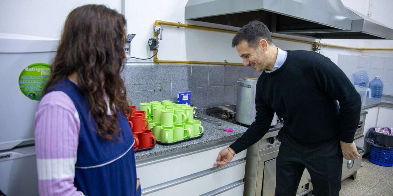 Julián Álvarez encabezó el inicio de la doble escolaridad en la Escuela Primaria 69 de Lanús Oeste