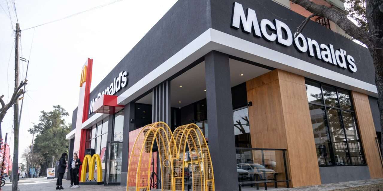 McDonald's llegó a Adrogué con su local 225 en el Boulevard Shopping