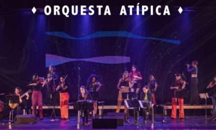 "La Emponderada Orquesta Atípica", con 19 reconocidas músicas en escena, toca en Lomas de Zamora