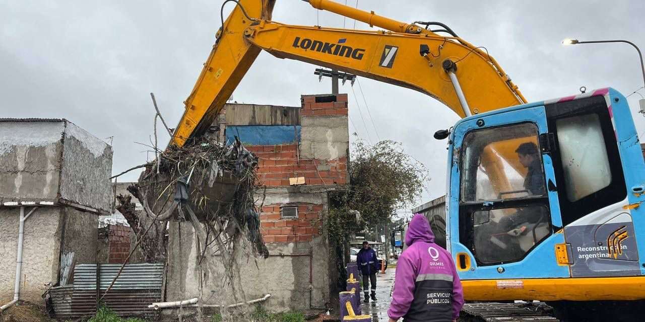 Por el temporal, el Municipio de Quilmes intensificó la tarea en los arroyos del distrito