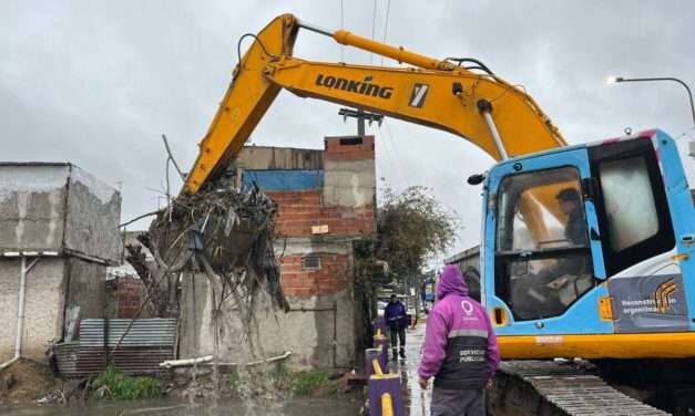 Por el temporal, el Municipio de Quilmes intensificó la tarea en los arroyos del distrito