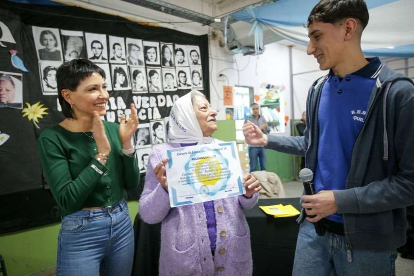 Mayra Mendoza y "Tota" Guede encabezaron el acto por la Memoria, Verdad y Justicia en la Escuela 19 de Quilmes Oeste