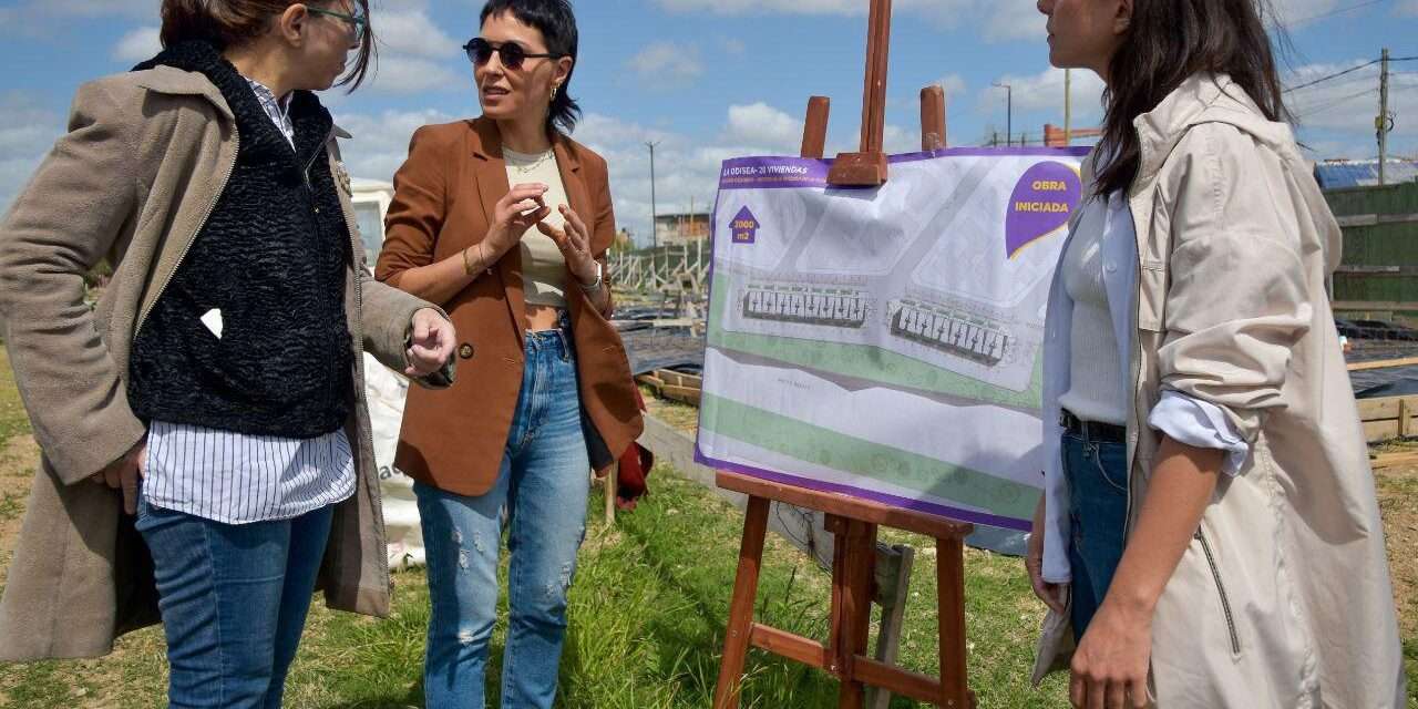 Con Batakis, Mayra recorrió obras de viviendas en el barrio La Odisea de Quilmes Oeste