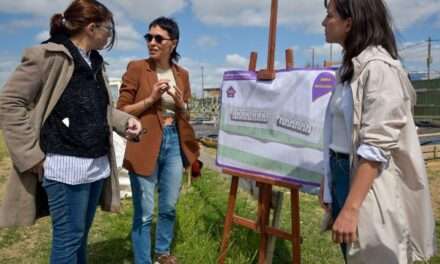 Con Batakis, Mayra recorrió obras de viviendas en el barrio La Odisea de Quilmes Oeste