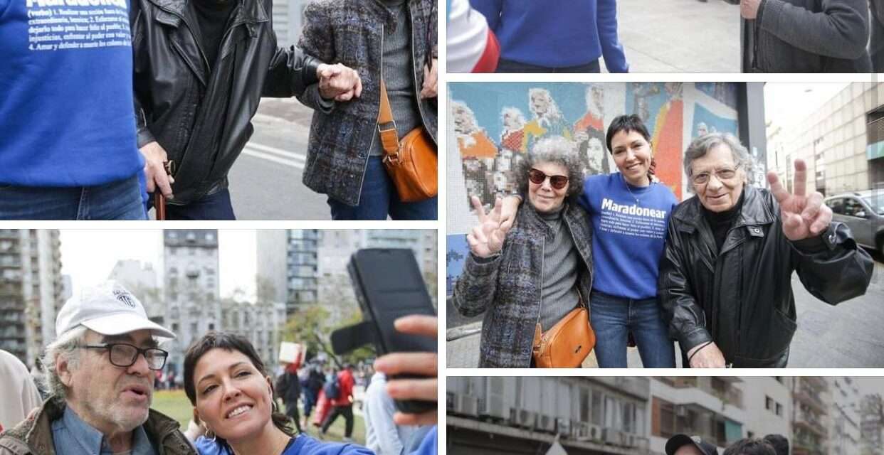 Mayra con los jubilados en Plaza de Mayo