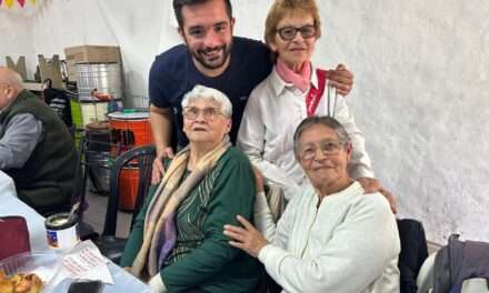 Agustín Balladares junto a jubiladas y jubilados en su día: "Frente al destrato del Gobierno Nacional, acá estamos una vez más, apoyando y compartiendo con ellos"