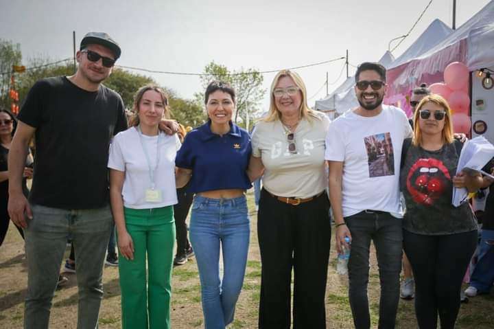 Día de la Primavera: Mayra Mendoza participó junto a vecinos y vecinas en numerosas actividades