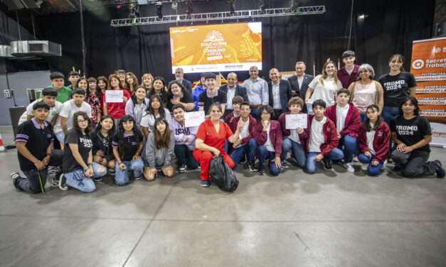 Escuelas públicas y privadas de Berazategui presentaron proyectos para fortalecer el consumo local