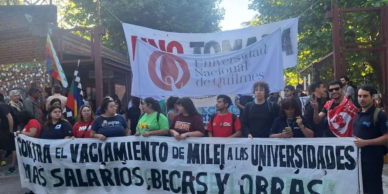 Gran movilización de la UNQ por las calles de Quilmes por el desfinanciamiento de Nación