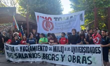 Gran movilización de la UNQ por las calles de Quilmes por el desfinanciamiento de Nación