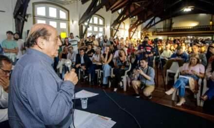 Junto a Alak, Mussi disertó sobre "La revolución del 17 de Octubre y obra peronista"