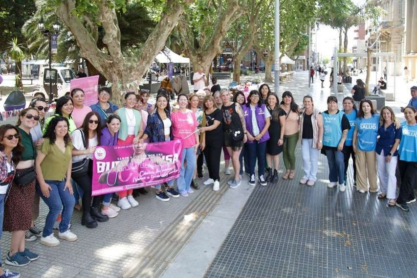 Jornada "Octubre Rosa" sobre prevención del cáncer de mama, con la presencia de la Intendenta de Quilmes