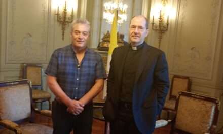 Alejandro Poli se reunió con Monseñor Liessi e invitó al Papa Francisco a Quilmes